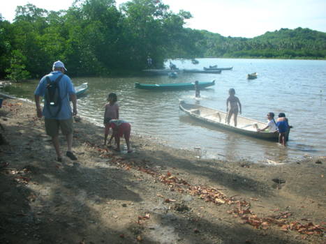 Nusa Penida - spelende kinderen