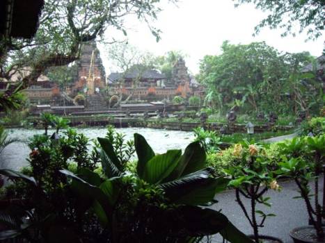Ubud - Tempel in de achtertuin van Restaurant Lotus