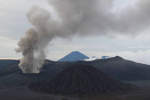 Bromo National Park - Bromo actief Dec 2015