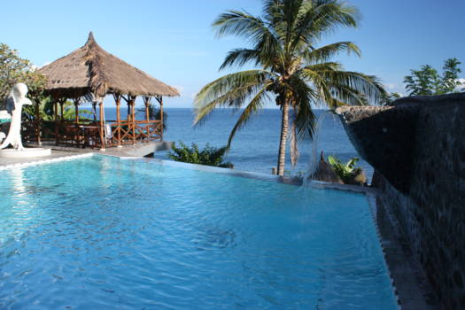 Bali - Zwembad met uitzicht op zee