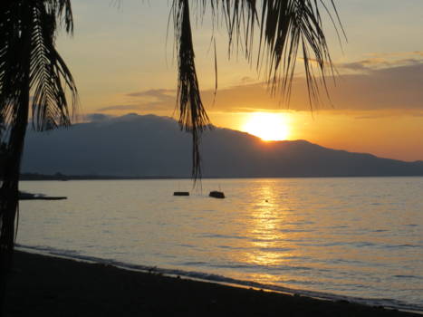 Kleine Soenda-eilanden - Op het strand van Flores.