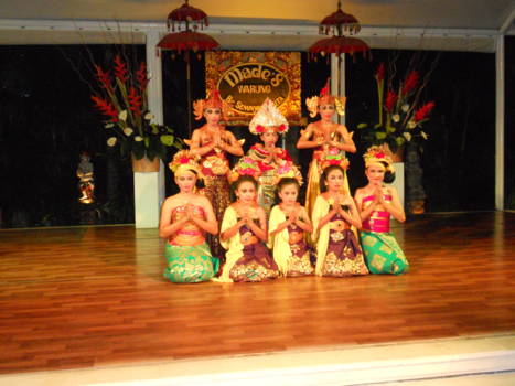 Bali - Dansgroep in Simiak