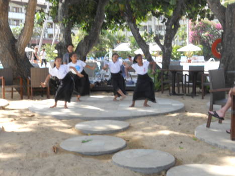 Bali - Jonge meisjes dansgroep. En wat mooi