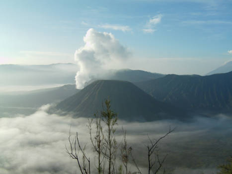 Java - Vulkaan in de wolken