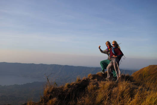 Gunung Batur - Wearing all clothes we brought, after a midnight climb up the vulcano