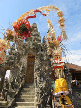 Bali - Prachtig versierde tempel op Bali