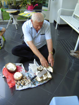 Surabaya - Na al die jaren kan ik het nog steeds niet laten!Gemaakt door mijn zuster Iin