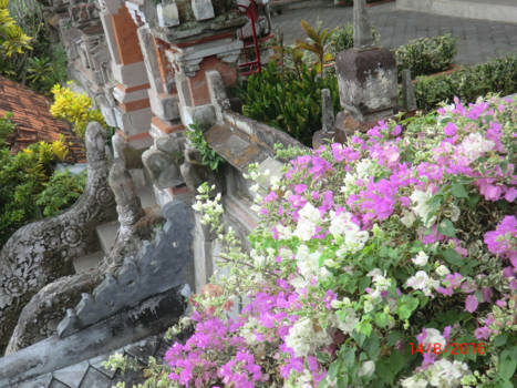 Bali - Serene rust.... Boedistische tempel.