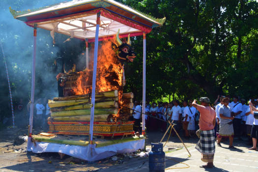 Sanur - crematie van een Brahmana