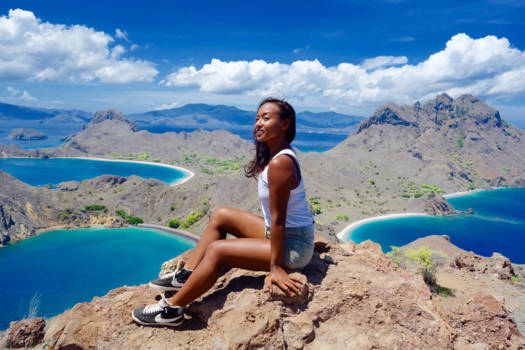 Flores - Floating in the blue