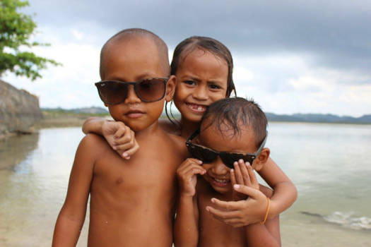 Lombok - Locals with our sunnies - Lombok