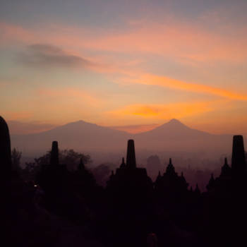 Borobudur - Zonsopgang vanaf de Borobodur