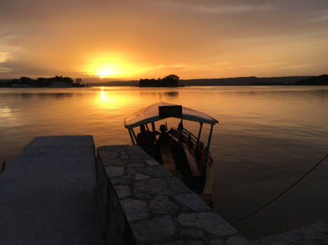 Flores - Zonsondergang Flores Guatemala