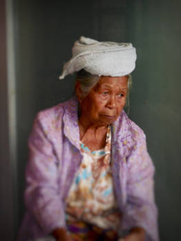 Ubud - Hard werkende vrouw op de markt