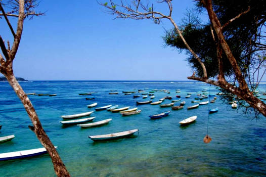 Ubud - De avond valt, de vissers hebben de buit binnen.