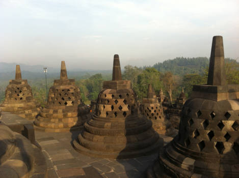 Ambon - Rust bij de Borobudur Temple.