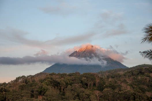 Flores - Uitzicht op de Kelimado vulkaan