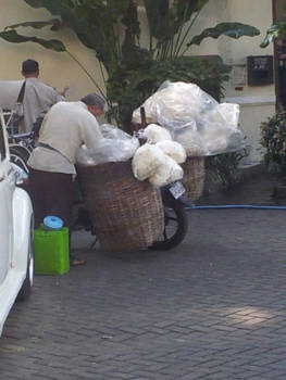 Malang - Kroepoek verkoper