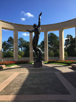 Tweede Wereldoorlog Begraafplaats - Herdenkingsbmonument