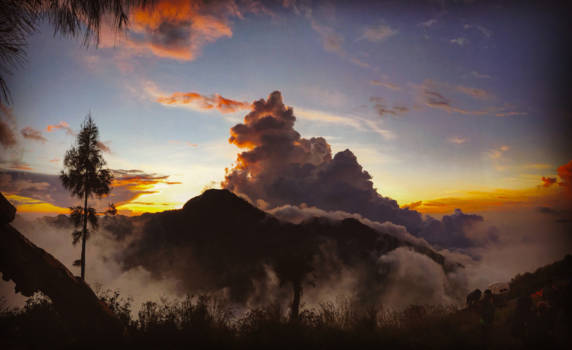 Lombok - Dreamy clouds of Rinjani