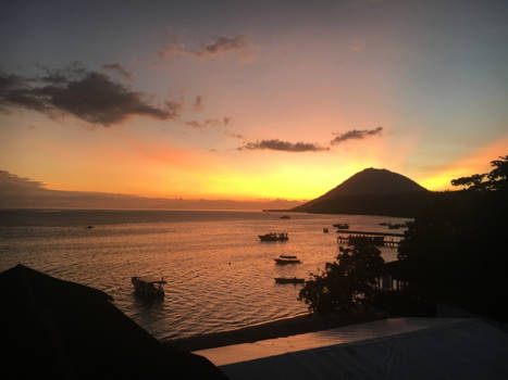 Bunaken National Park - Zonsondergang op Bunaken. Bastianos Dive Resort