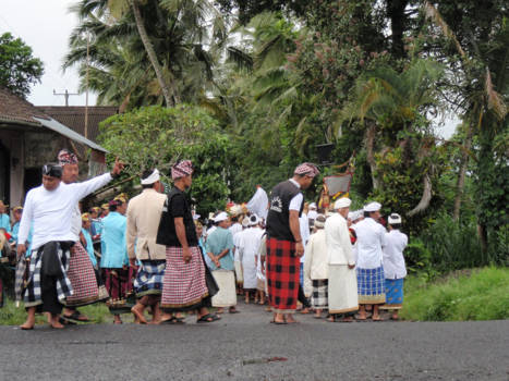 Ubud - Odalanprocessie in de omgeving van Ubud, Bali