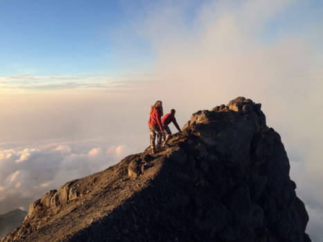 Yogyakarta - Trillende beentjes op de Mt. Merapi