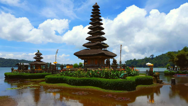 Bali - De drijvende Tempel van Bali.