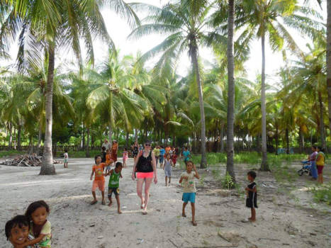 Soembawa - Alle bewoners kwamen kijken omdat er "blanken"  waren