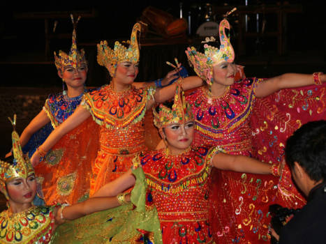 Bandung - Kleurendans in de muziekschool Bandung