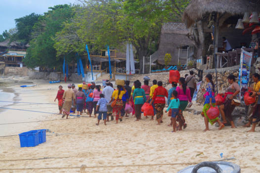 Nusa Lembongan - Tijd voor een tradiotioneel feestje aan de overkant