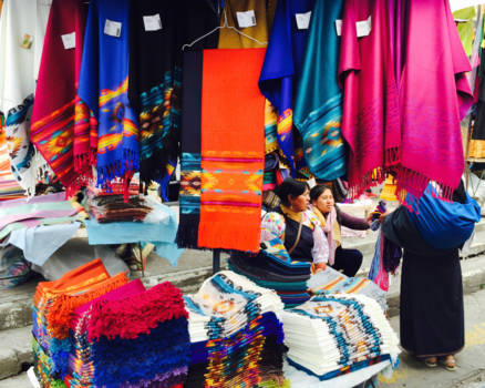 Equator Monument - Markt in Otavalo