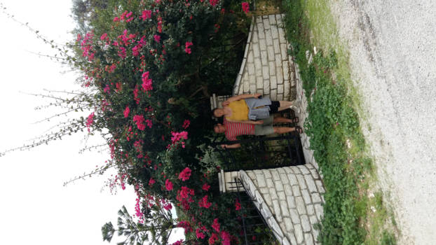 Bali - Onder een bloemen parasol.