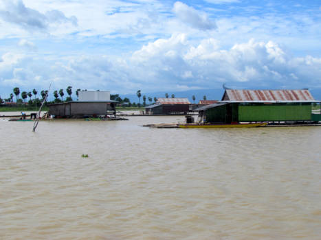 Sulawesi - drijvende huizen in Tempe meer