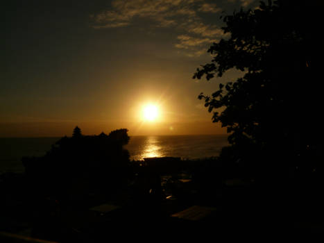 Bali - Ondergaande zon bij Tanah Lot
