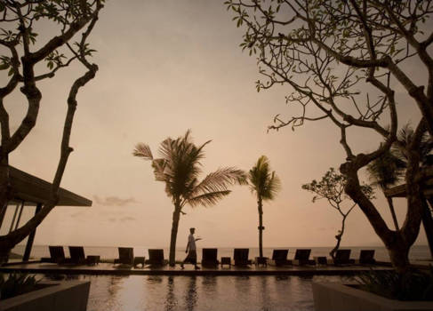 Bali - Avondzon.....net in de zee gezakt