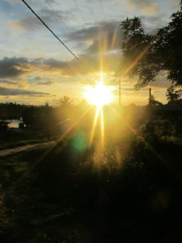 Papoea - Zonsondergang vanuit de tuin.
