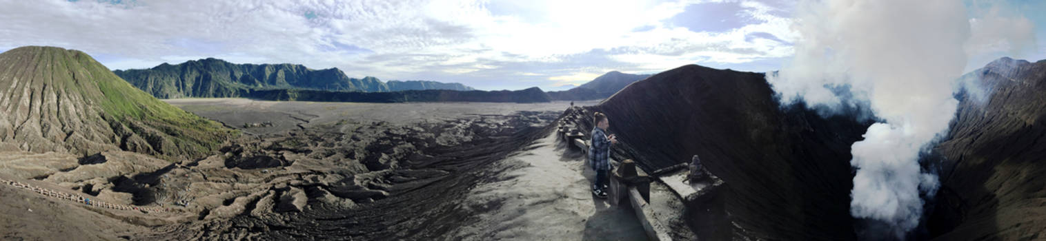 Java - Bromo vulkaan "maanlandschap"   Panorama Iphone foto