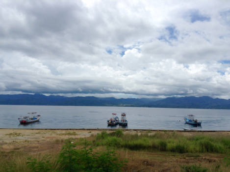 Ambon - Vissersboten langs de kust