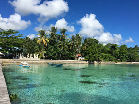 Molukken - Strand op Hulaliu