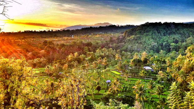 Gunung Rinjani - Breakfast before trekking