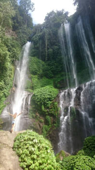 Bali - Little girl discovering the great world