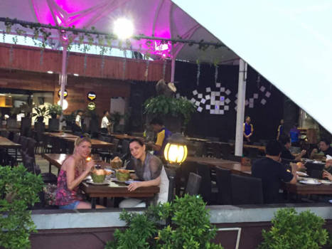 Java - Ancol, vis eten aan de boulevard.