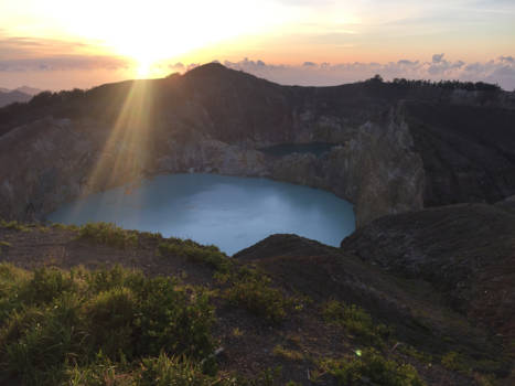 Kleine Soenda-eilanden - Zonsopkomst Kelimutuvulkaan