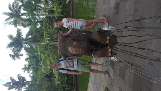 Rondreis Bali - Before the elephant make us wet. It was awesome.