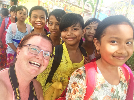 Bali - Selfie met de kindjes van een lokale school