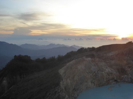 Kleine Soenda-eilanden - Zonsopkomst Kelimutu vulkaan Flores, adembenemend mooi......