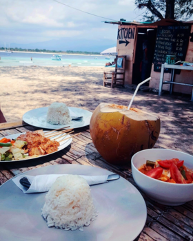 Rondreis Bali - Lunch @ the beach. Gili T.