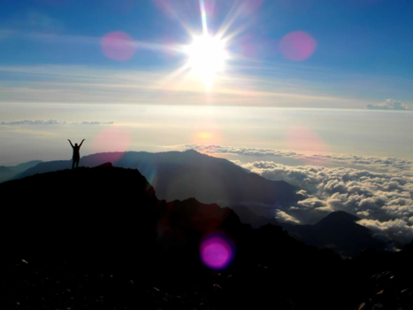 Gunung Rinjani - Boven de wolken schijnt de zon