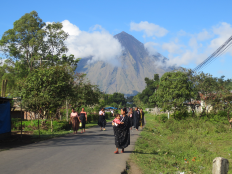 Flores - vulkaan Inerie op Flores  (Indonesië )
